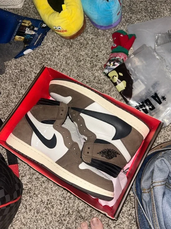 Travis Scott Jordan 1 High mocha - Picture 10 of 11